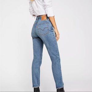 Levi's Premium Wedgie High-Rise Distressed Slim Straight Blue Jeans Size 26